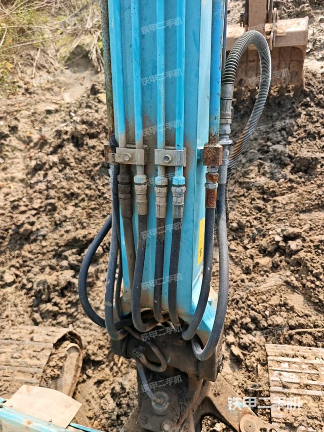 转盘和下车架正前（工作和回转装置）