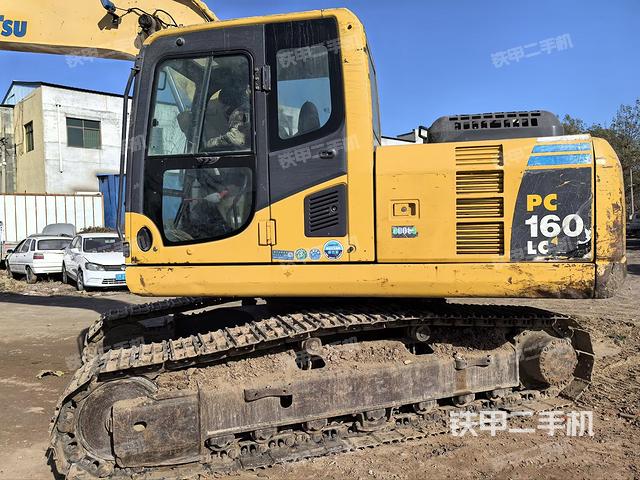 駕駛室頂部（整機外觀）