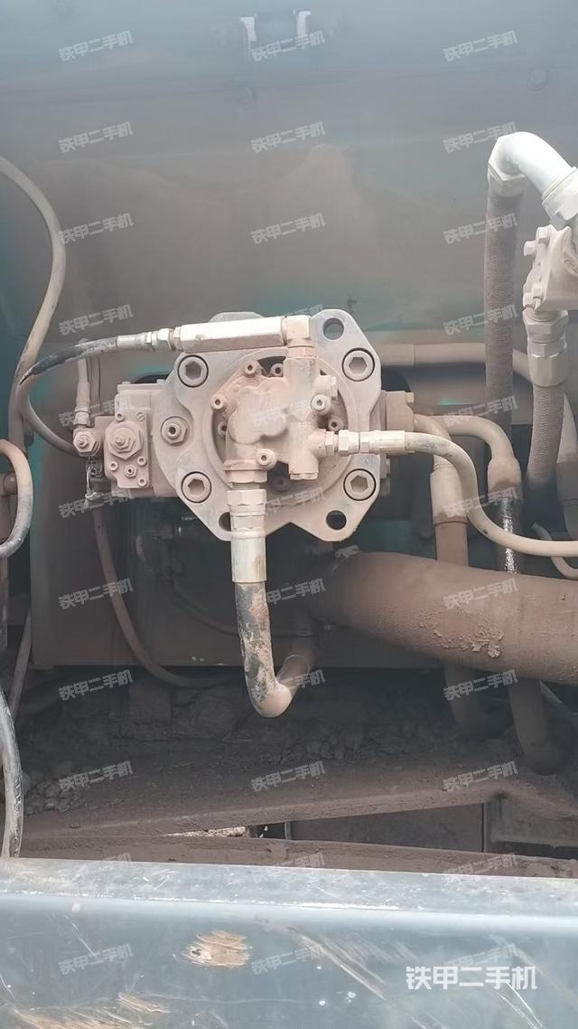 液壓泵艙室正面整體（整機(jī)外觀）