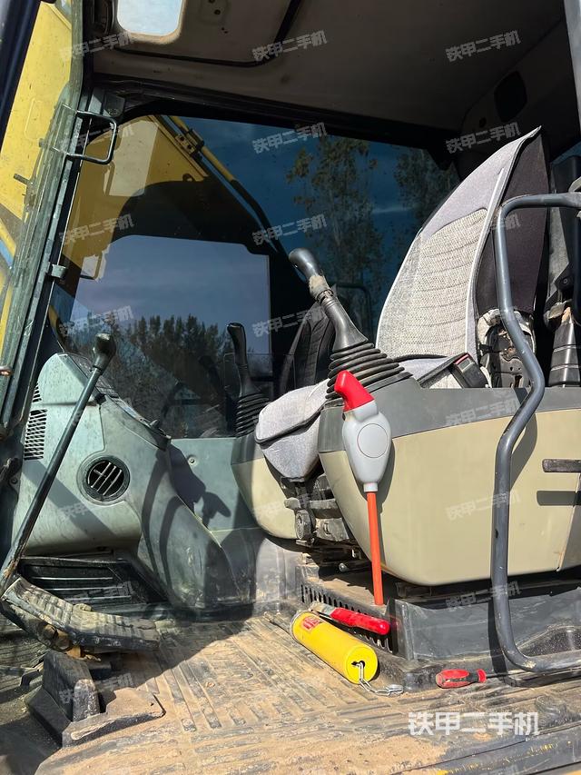 駕駛室整體（整機(jī)外觀）