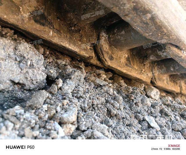 單側(cè)履帶整體（整機(jī)外觀）