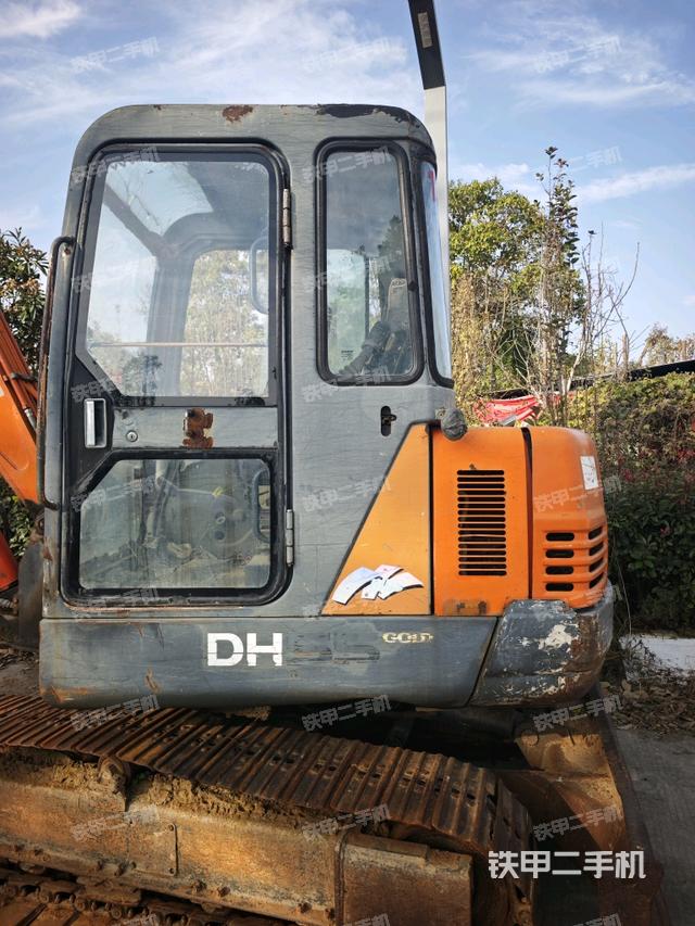 驾驶室整体（整机外观）