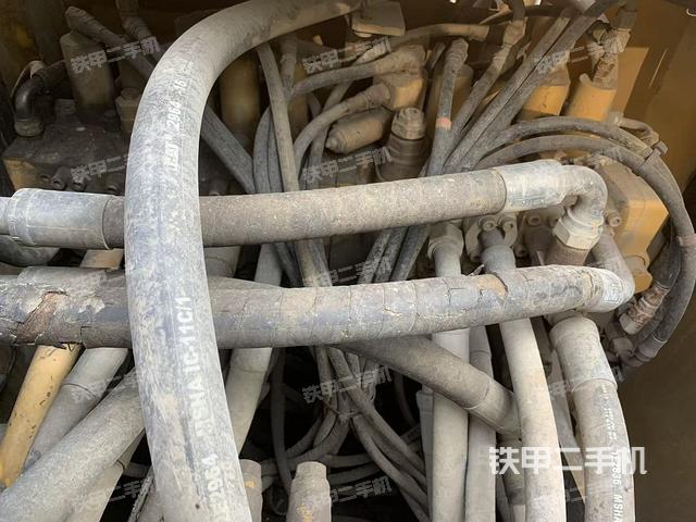 回转马达和主控阀（整机外观）