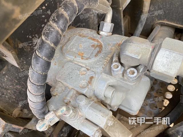 液壓泵艙室正面整體（整機(jī)外觀）