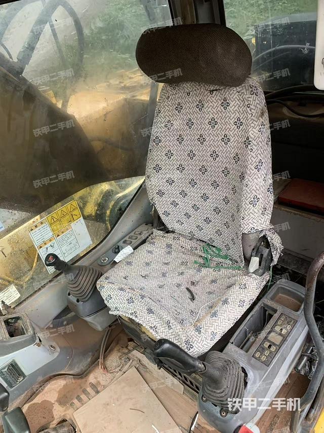 驾驶室整体（整机外观）