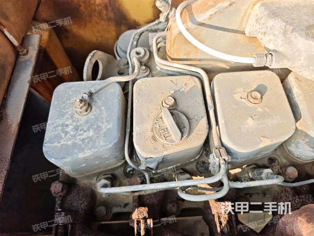 氣門(mén)室蓋螺絲特寫(xiě)（上車(chē)部件）