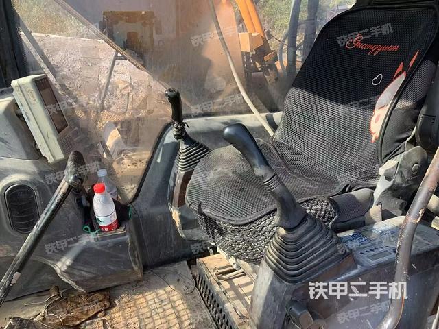 驾驶室整体（整机外观）