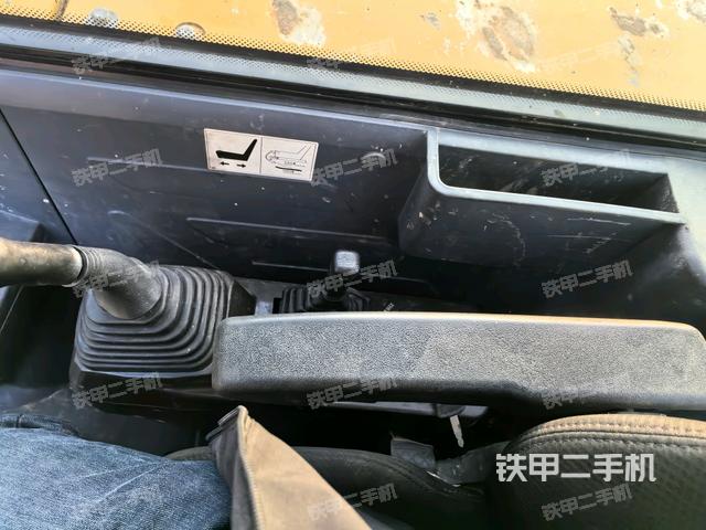 座椅右側(cè)控制臺(tái)/鑰匙門/油門/含右手柄（駕駛室部分）