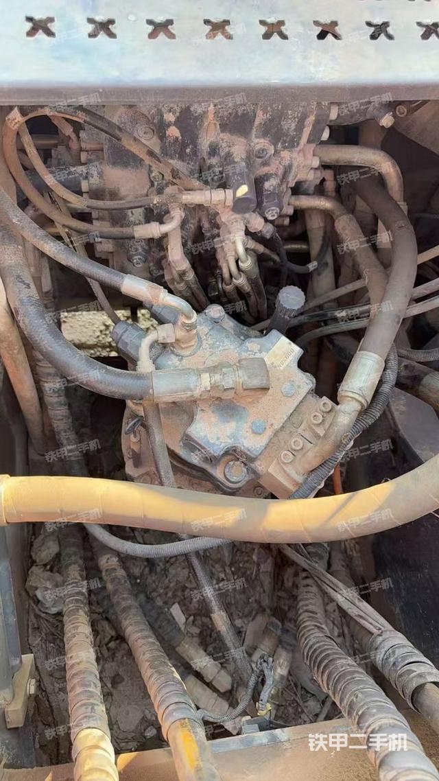 回轉(zhuǎn)馬達(dá)和主控閥（整機外觀）