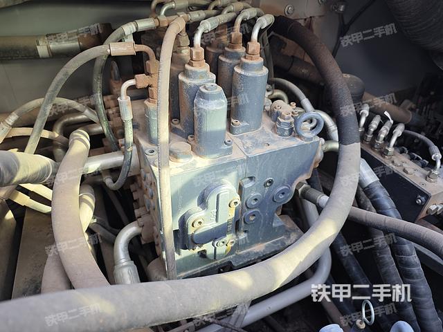 單側(cè)履帶整體（整機(jī)外觀）