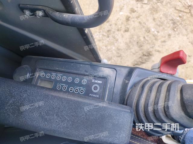 座椅左側(cè)控制臺/音響/含左手柄（駕駛室部分）