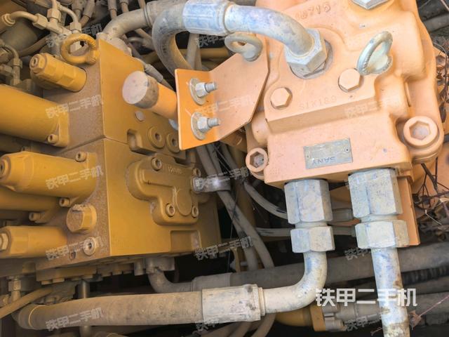 回转马达和主控阀（整机外观）