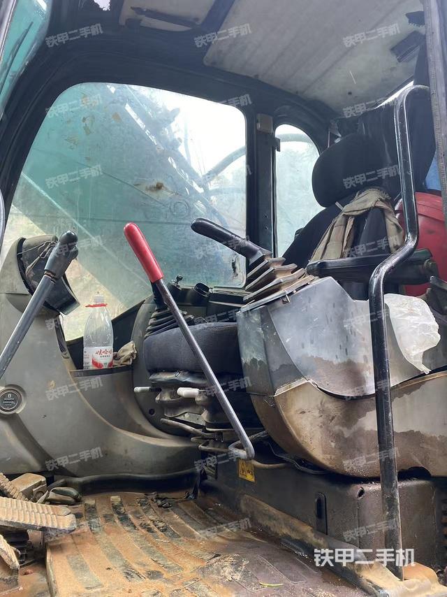 驾驶室整体（整机外观）