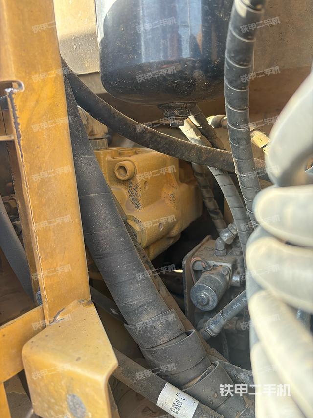 液壓泵艙室正面整體（整機(jī)外觀）