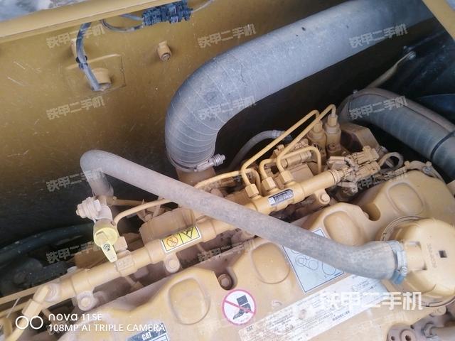 中央回轉(zhuǎn)接頭特寫(xiě)（上車(chē)部件）