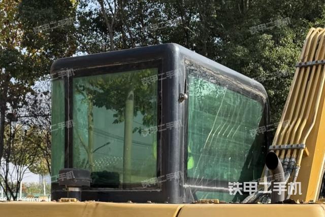 驾驶室顶部（整机外观）