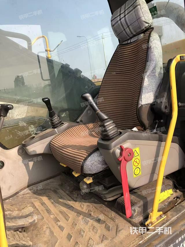 駕駛室整體（整機外觀）