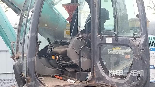 駕駛室整體（整機(jī)外觀）