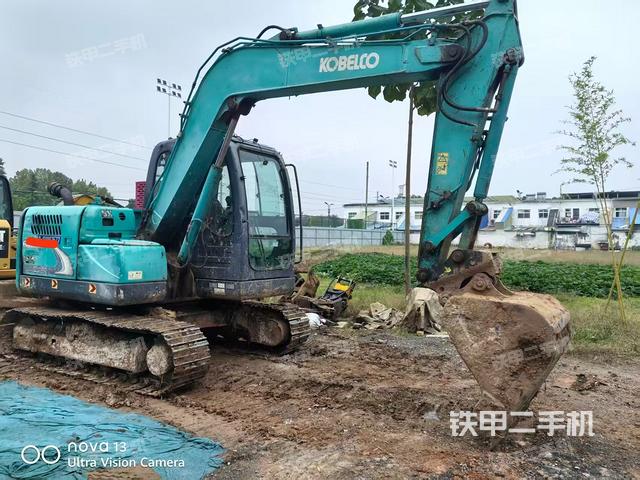 駕駛室頂部（整機外觀）