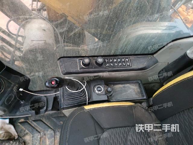 座椅右側(cè)控制臺/鑰匙門/油門/含右手柄（駕駛室部分）