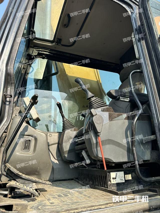 駕駛室整體（整機外觀）