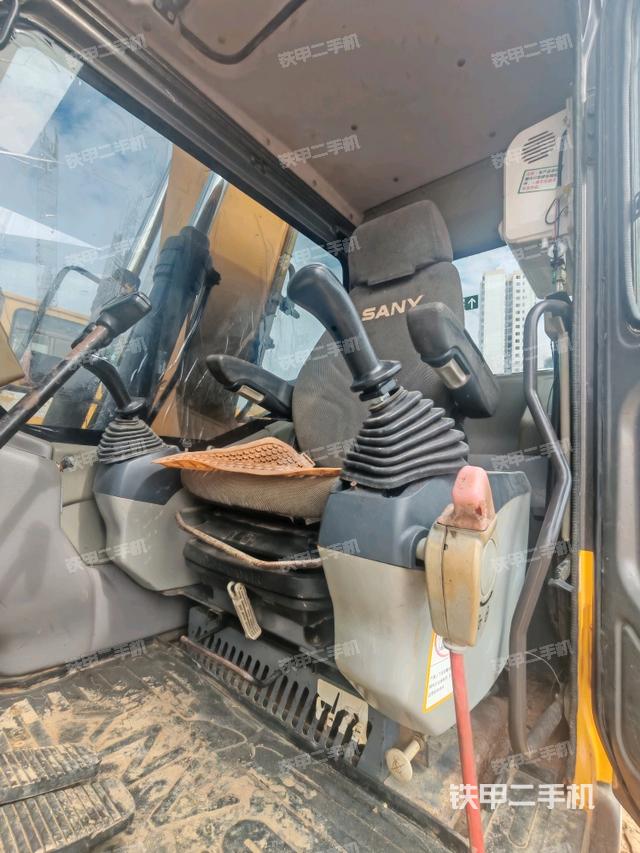 驾驶室整体（整机外观）