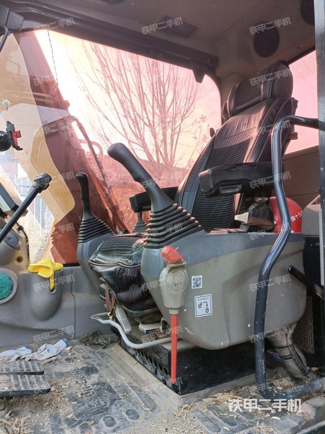 驾驶室整体（整机外观）