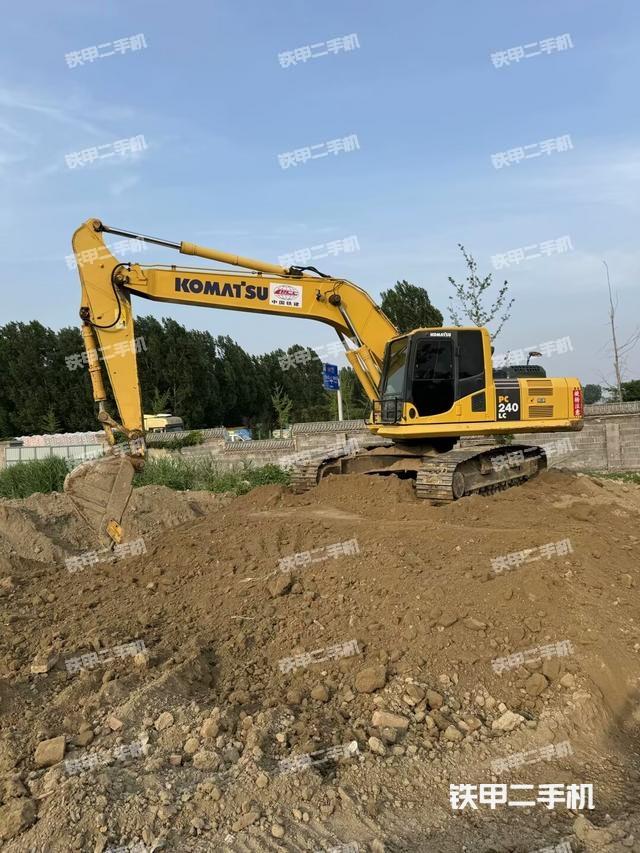 小松PC240LC-8M0挖掘机