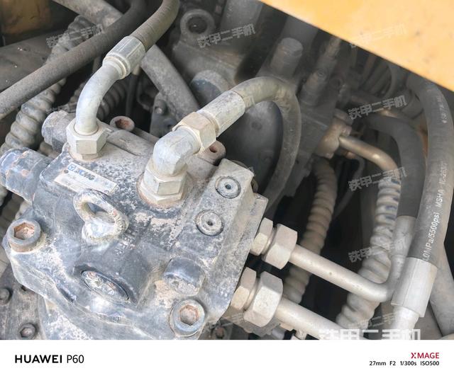 回轉(zhuǎn)馬達(dá)和主控閥（整機(jī)外觀）