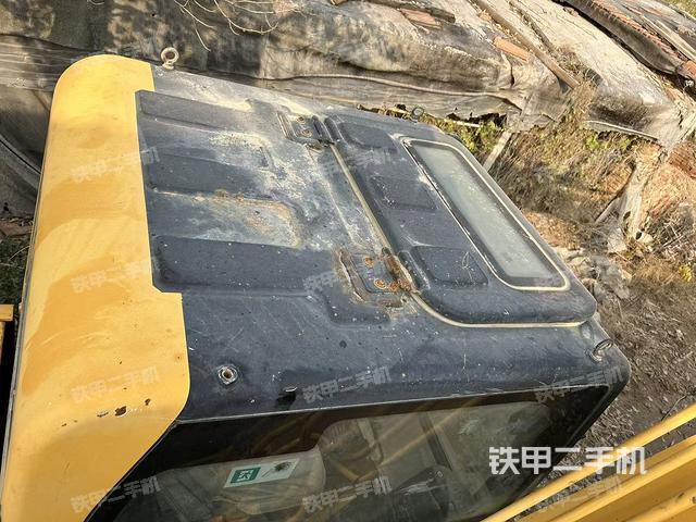 駕駛室頂部（整機外觀）