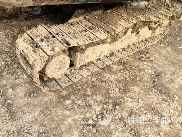 右側(cè)履帶整體?（行走機(jī)構(gòu)）