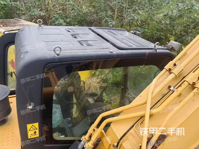 駕駛室頂部（整機外觀）