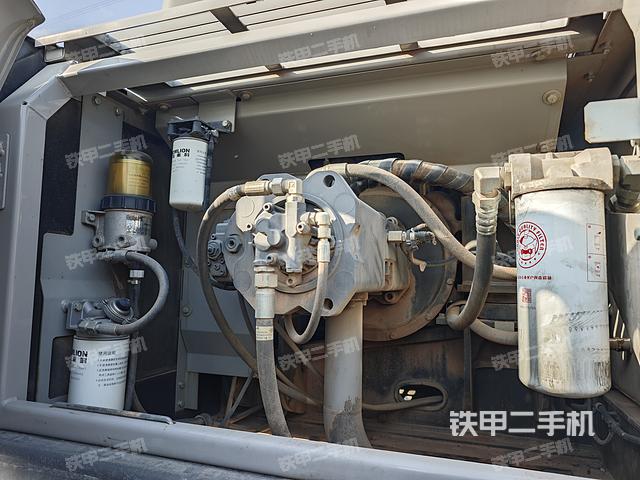 回转马达和主控阀（整机外观）