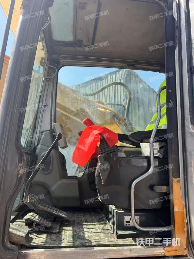 驾驶室整体（整机外观）