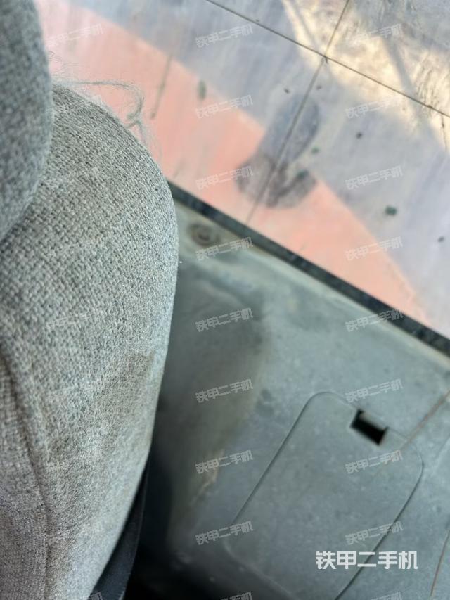 后窗玻璃角标（驾驶室部分）