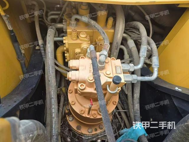 回轉(zhuǎn)馬達(dá)和主控閥（整機外觀）