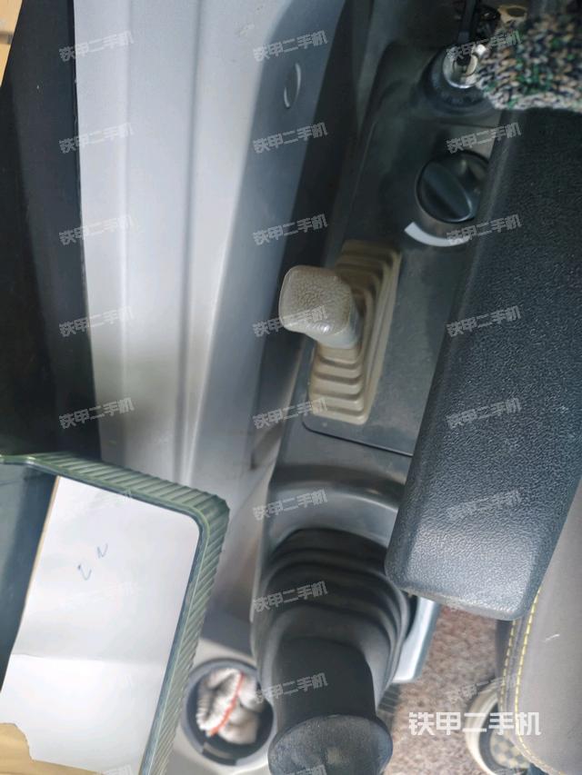 座椅右側(cè)控制臺/鑰匙門/油門/含右手柄（駕駛室部分）