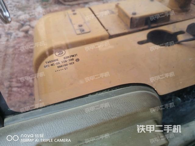 后窗玻璃角标（驾驶室部分）