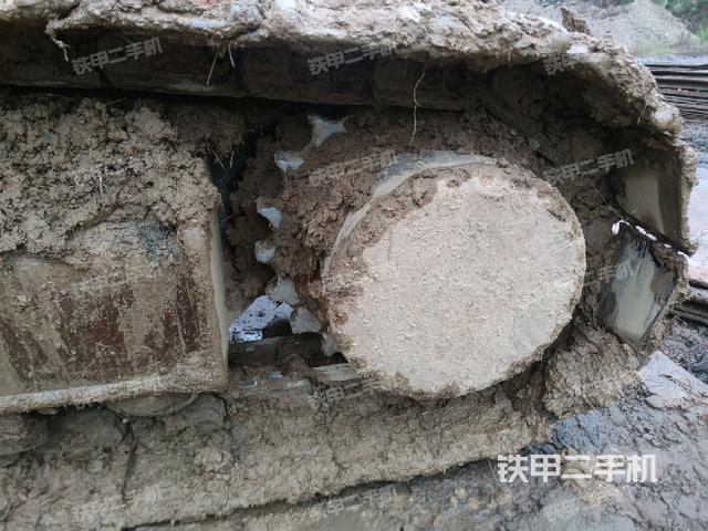 左驅(qū)動輪（行走機構(gòu)）