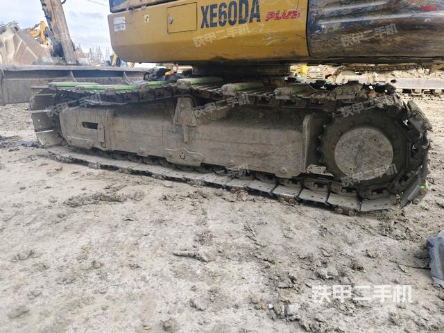 右側(cè)履帶整體?（行走機構(gòu)）