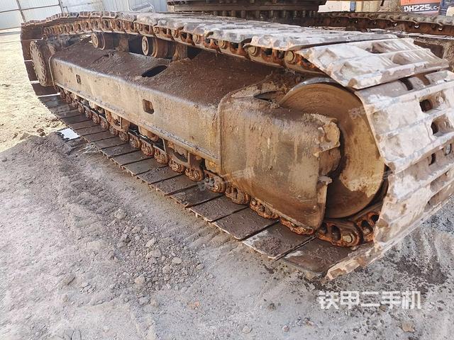 单侧履带整体（整机外观）