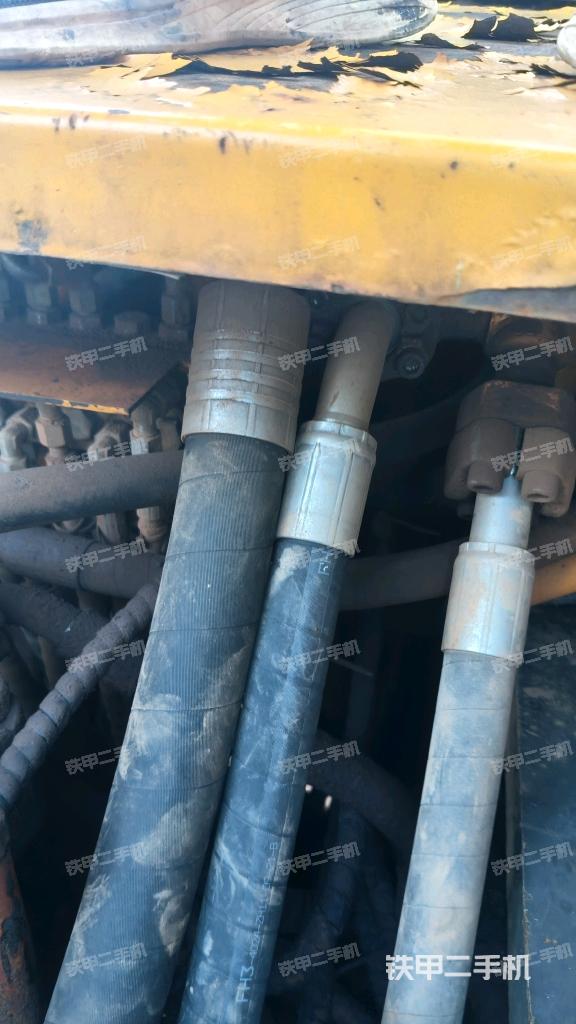 回转马达和主控阀（整机外观）