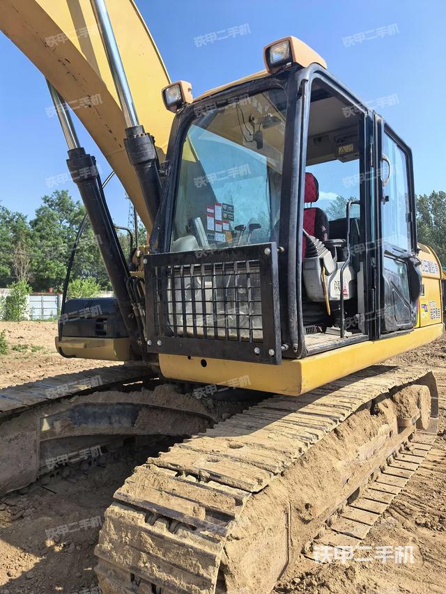 驾驶室顶部（整机外观）