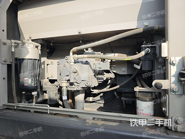 回轉(zhuǎn)馬達和主控閥（整機外觀）