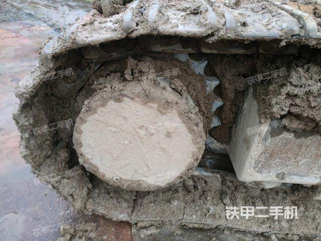 右驅(qū)動輪（行走機構(gòu)）