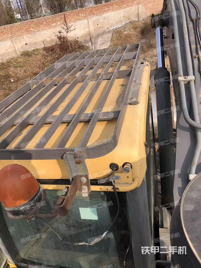 駕駛室頂部（整機外觀）