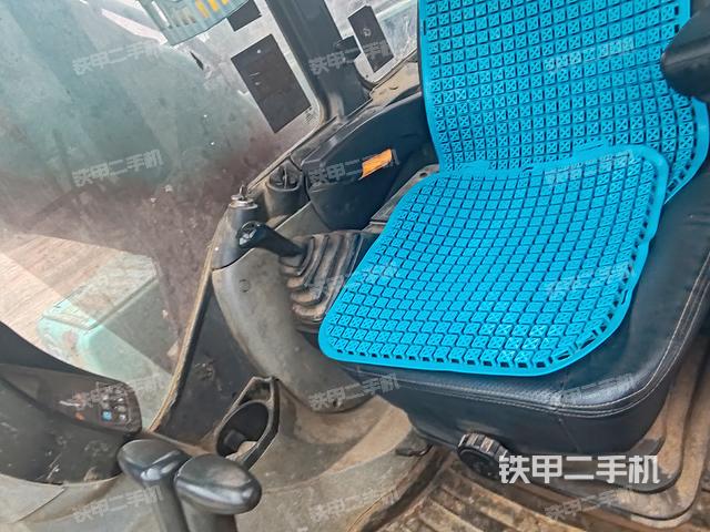 駕駛室整體（整機外觀）