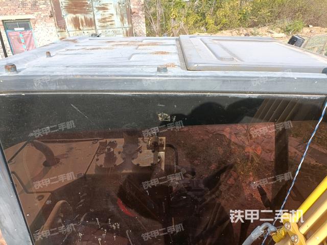 驾驶室顶部（整机外观）