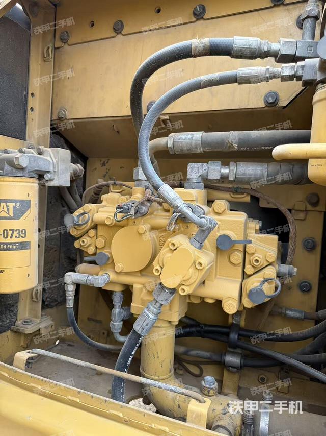 液壓泵艙室正面整體（整機(jī)外觀）