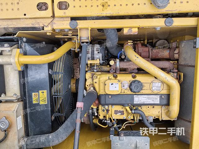 液壓泵艙室正面整體（整機(jī)外觀）